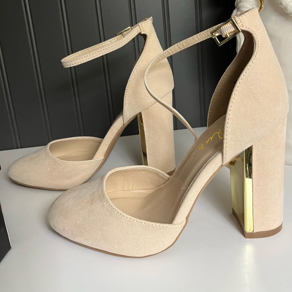 NWT Lulu’s Laura Nude Velvet Ankle Strap Heels